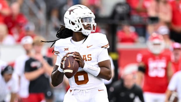 Texas Longhorns quarterback Maalik Murphy (6) looks to pass the ball during the third quarter against the Houston Cougars at TDECU Stadium.
